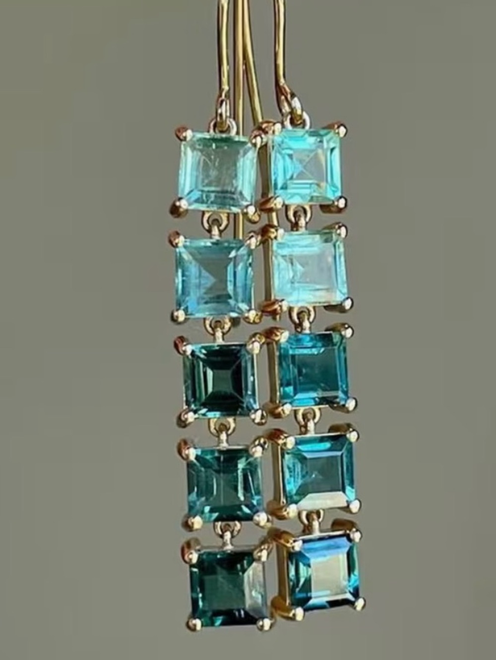 🩵 NEW Stunning Gold Drop Fashion Earrings with Gradient Aqua Blue Gemstones 🩵